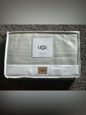 BRAND NEW - UGG Cal King Sheet Set - 100% Cotton